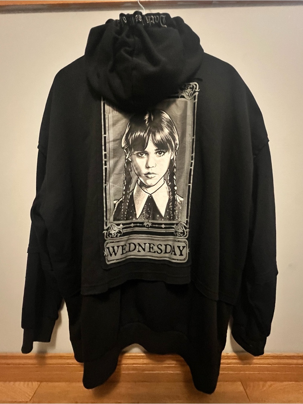 Hot Topic Black Wednesday Graphic Crewneck Sweatshirt - Picture 4 of 6